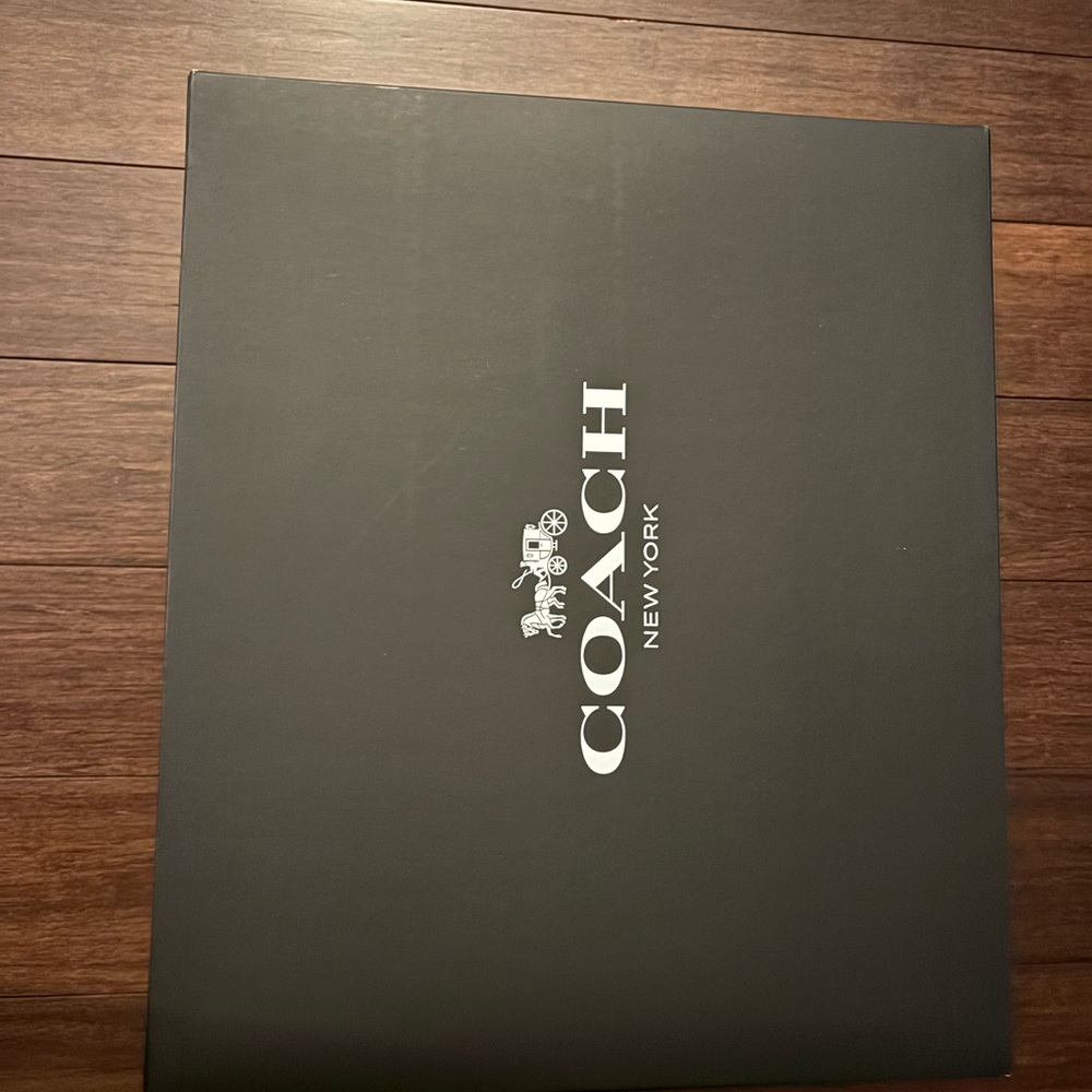Empty XL coach box